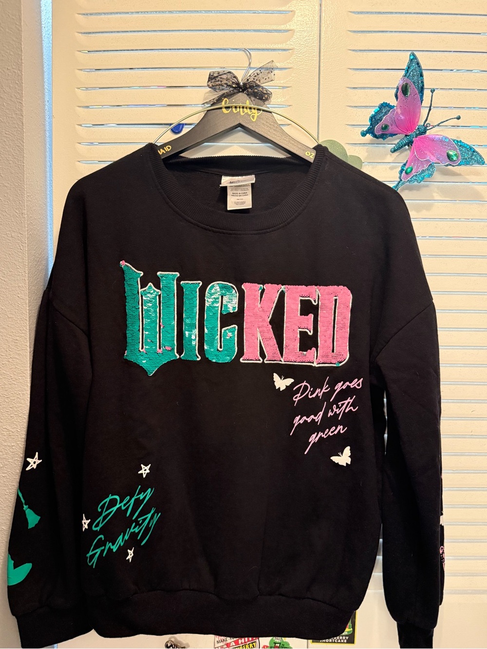 Black 'Wicked' Graphic Pullover Sweatshirt and Sweatpants - Pink & Green